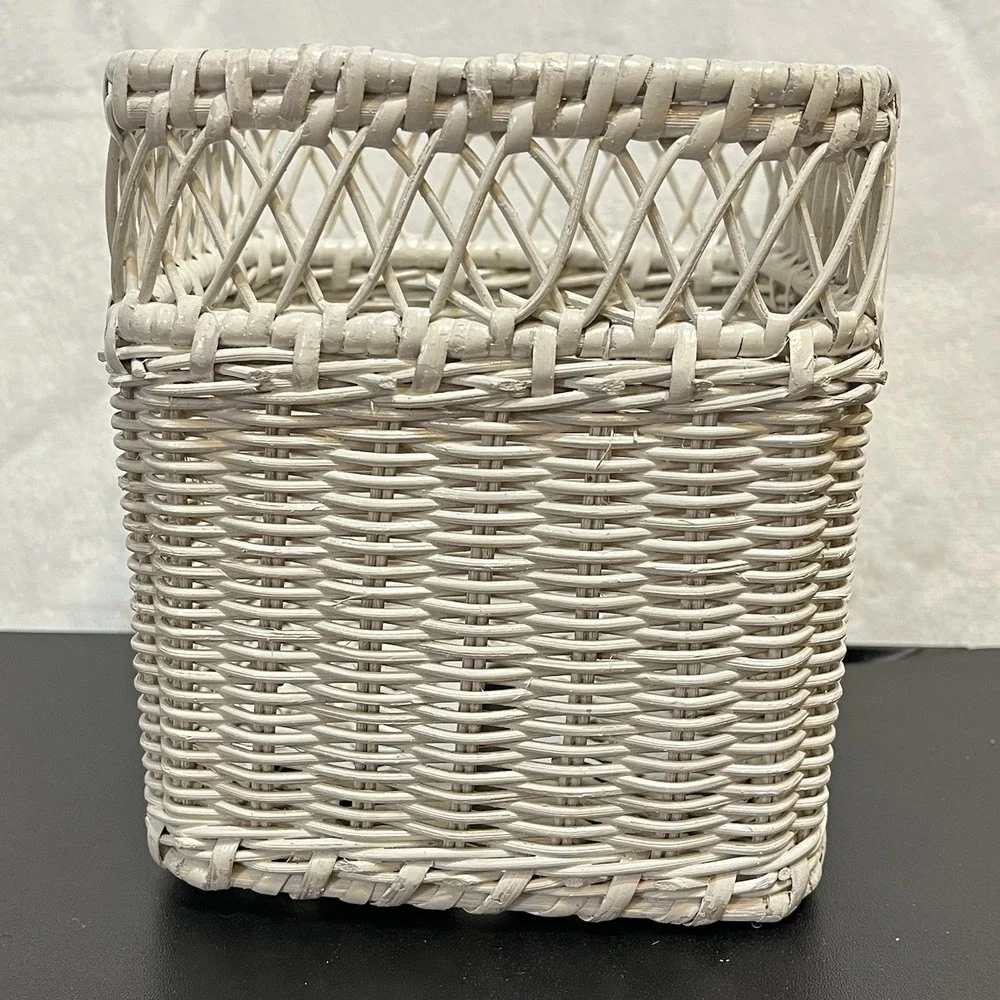 Vintage White Wicker Tissue Box Holder Cover Vanity Waste Basket Cottage Country